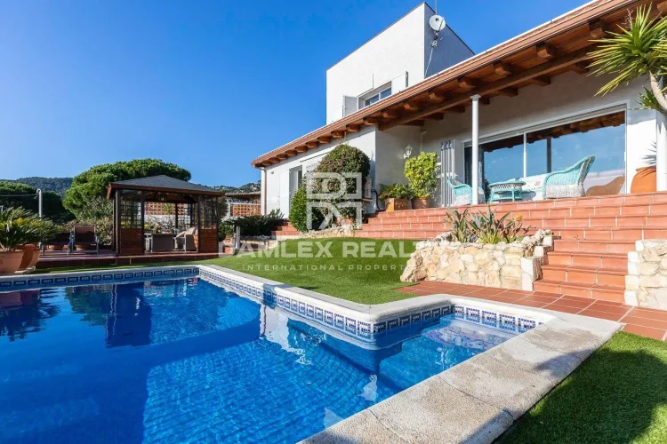 Pretty house with sea views located in Font de Sant Llorenç