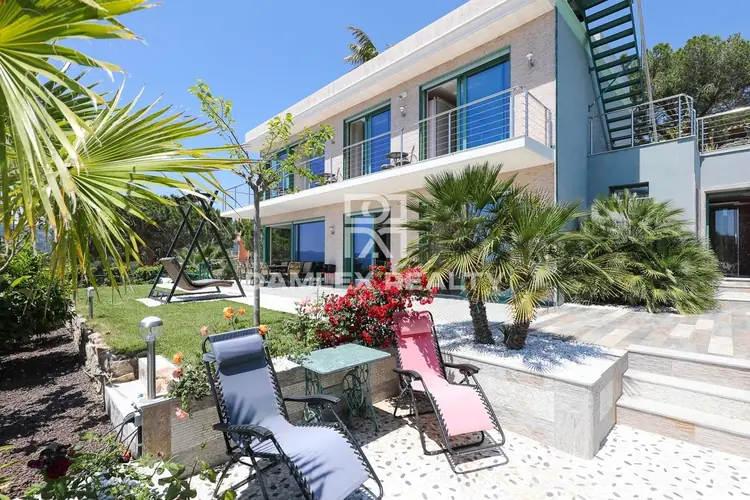 Modern villa with panoramic sea views and near the beach