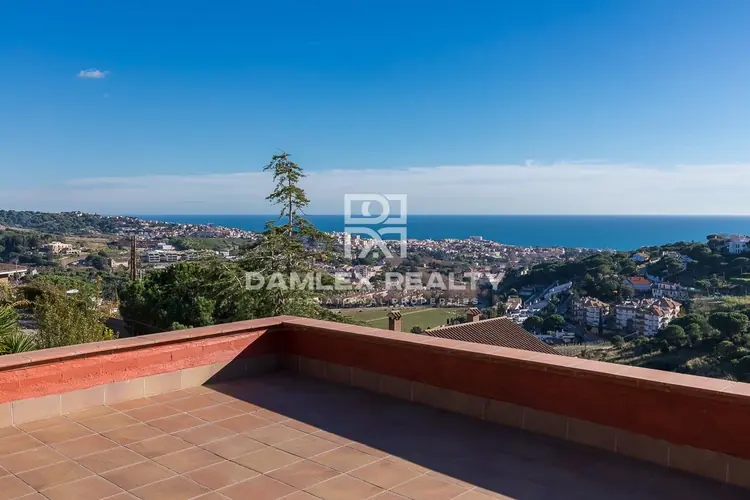 Huis / Villa met 5 kamers, perceel 888 m², te koop in Alella, Barcelona North Coast
