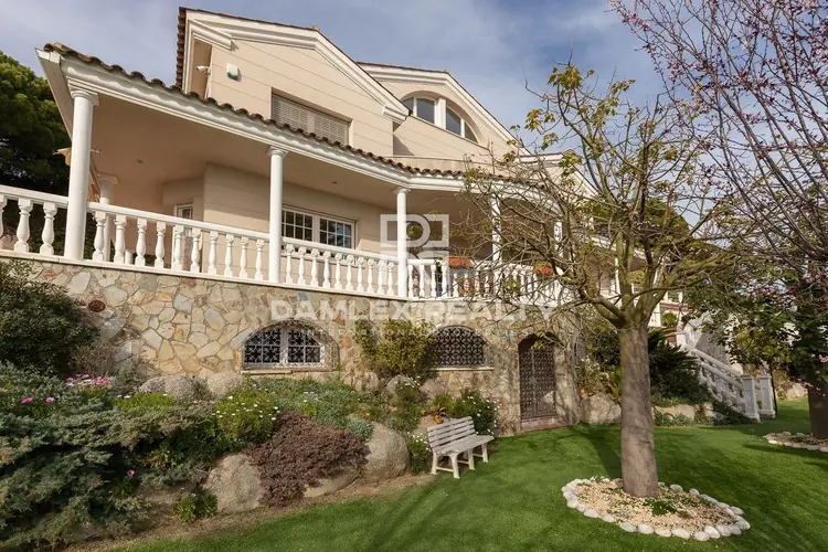 Villa mit Panoramablick auf das Meer in Premia de Dalt