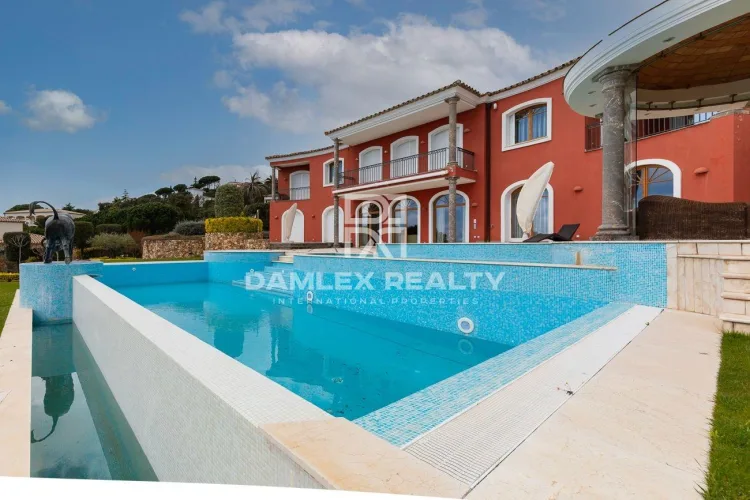 Luxury villa with spectacular sea views