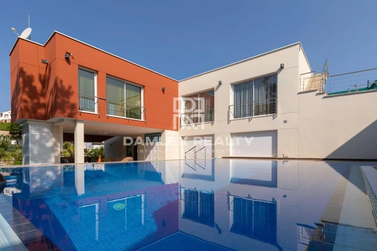 Luxury modern house in La Montgoda