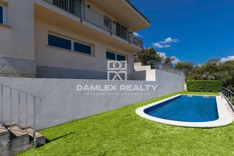 Villa with panoramic sea views in Mas Nou urbanization