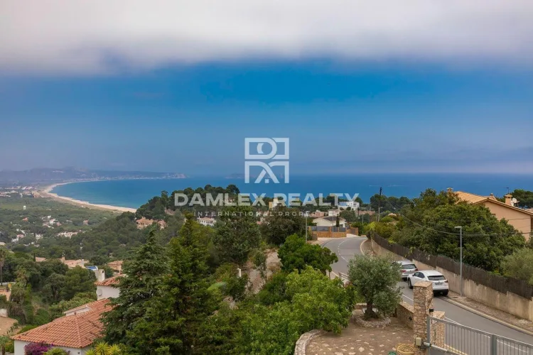 Villa with panoramic sea views