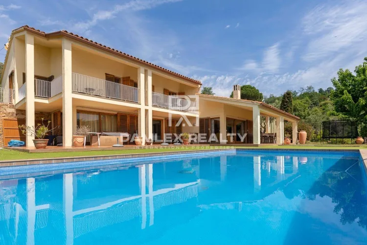 House with good sea view in urbanization Santa Maria de Llorell