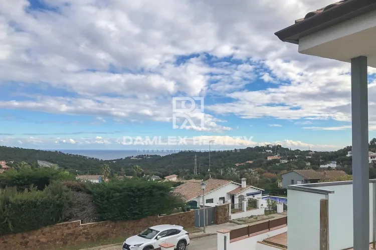 House / Villa with 4 rooms, plot 1000m2, for sale in Platja d