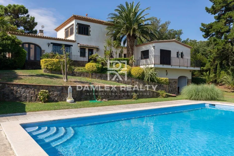 Cozy villa with pool located in a privileged urbanization in Platja d Aro