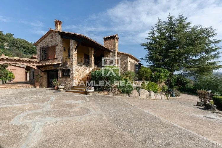 House with pool and a football field in the 