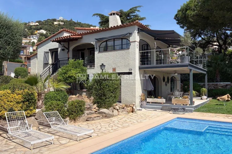 Elite Villa in a Quiet Urbanization of Calonge