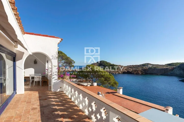House 30 meters from the beach, with great views of the sea in Sa Tuna, Begur