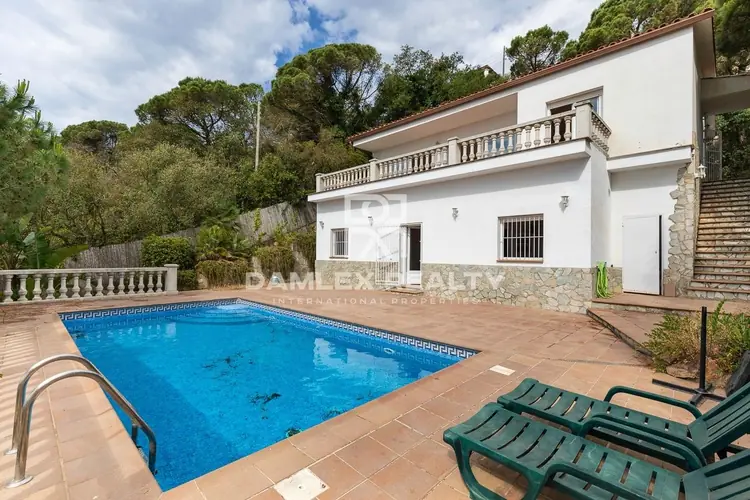 Будинок / Вілла з 4 кімнатами, ділянка 800 м², на продаж у Lloret de Mar, Costa Brava