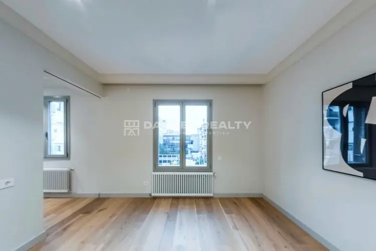 Fully renovated apartment within walking distance of Turó Park