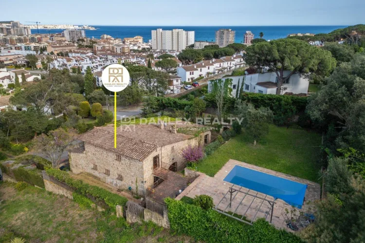 Farmhouse with sea views and swimming pool in Sant Antoni de Calonge.