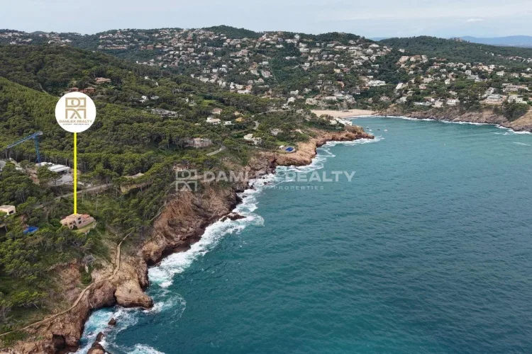 Frontline Sea Villa in Begur with Panoramic Views and Outstanding Renovation Potential