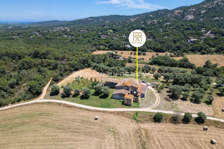 14th century property with enormous potential and large plot of land