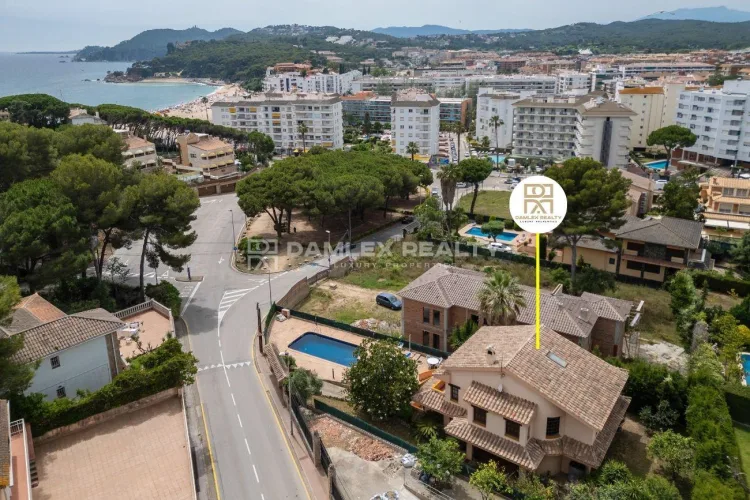 House with pool near the beach, in Fenals, Lloret de Mar