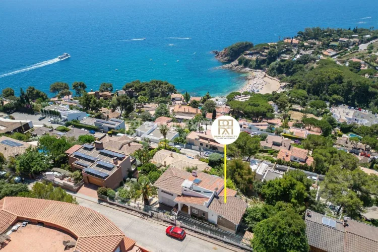Fantastic house with panoramic sea views located in the Cala Sant Francesc urbanization