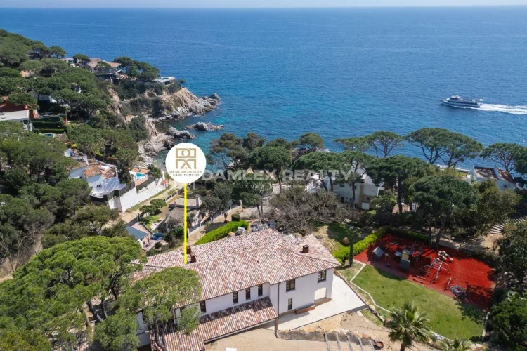 Stunning seafront mansion