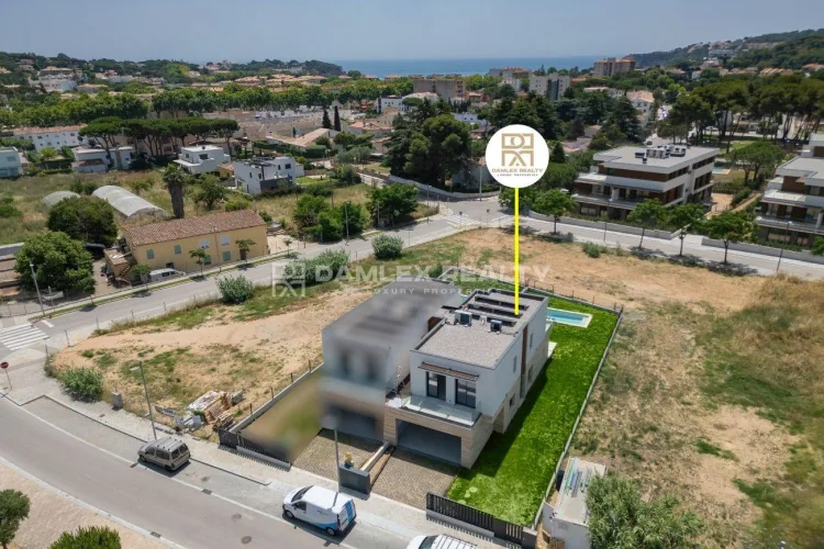 Maison mitoyenne à vendre près de la plage de Sant Pol
