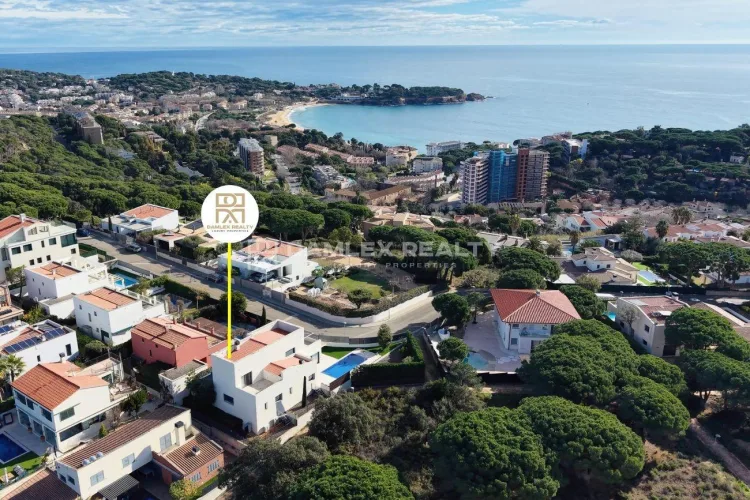 Moderne Villa mit Meerblick in privilegierter Lage von Sant Feliu de Guíxols