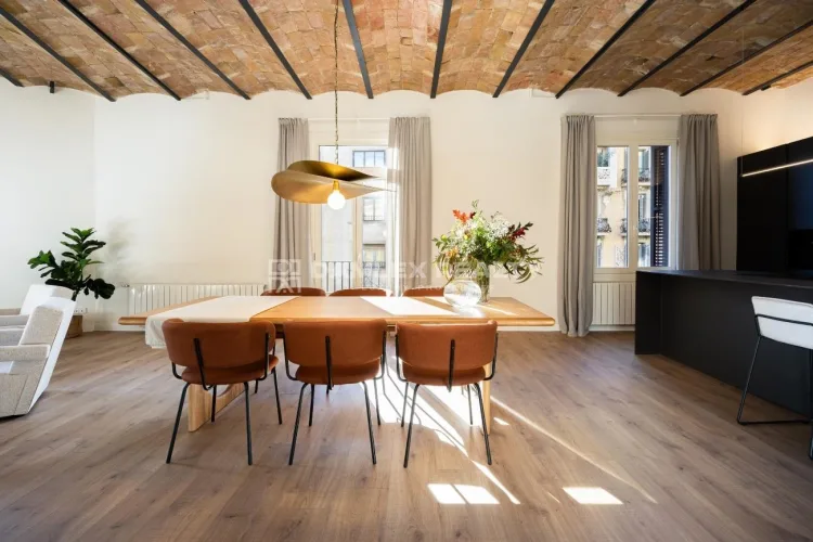 Fully Renovated Apartment in the Prestigious Quadrat d