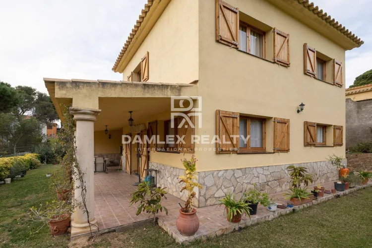 Будинок / Вілла з 4 кімнатами, ділянка 800 м², на продаж у Tamariu, Costa Brava