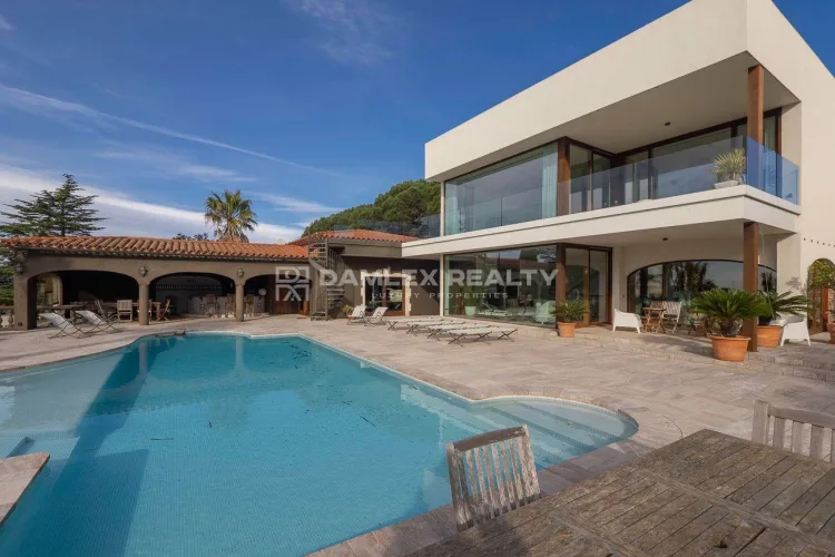 Luxury Villa with Panoramic Sea Views on a 6,681 m² Estate in the Prestigious Mas Nou Residential Area