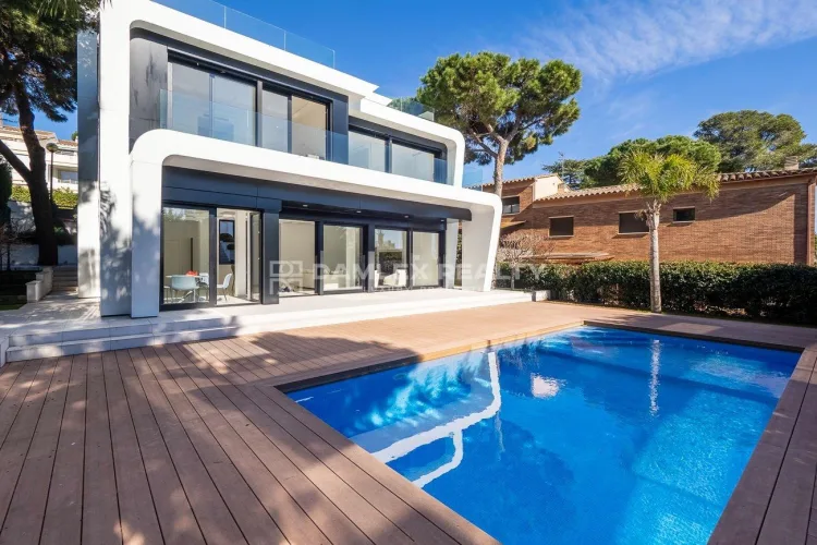 Modern Seaside Home in the Quiet Treumal Area, Costa Brava