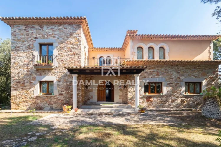 SPECTACULAR MASIA WITH SEA VIEW!