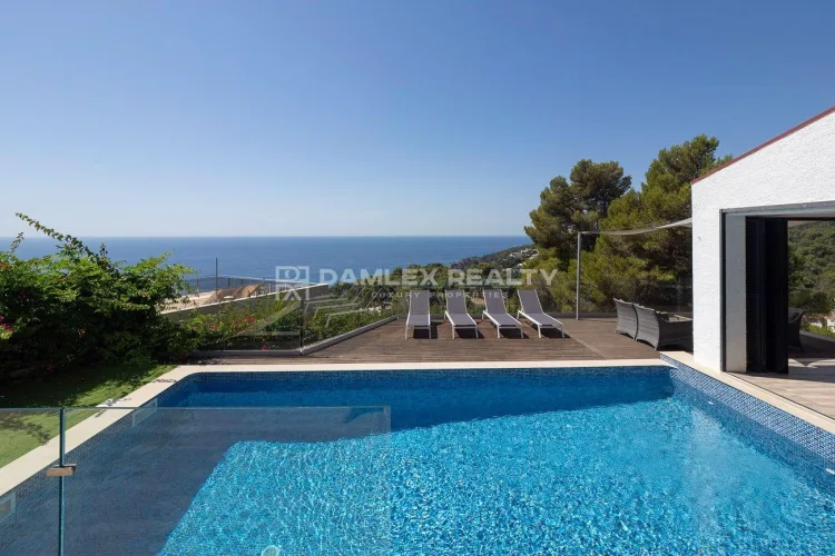 House with Stunning Views in Santa María de Llorell with Pool and Tourist License