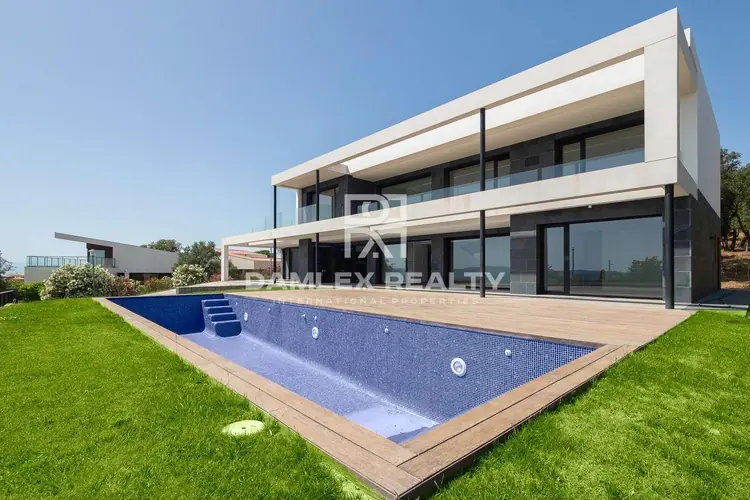 Moderne Villa mit Pool und Meerblick in einer privilegierten Urbanisation