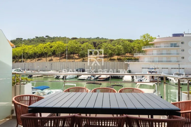 Exclusive semi-detached house on the first line of the port of Playa de Aro