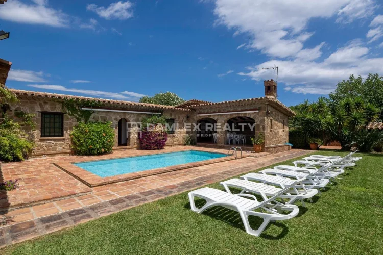 Masia near s