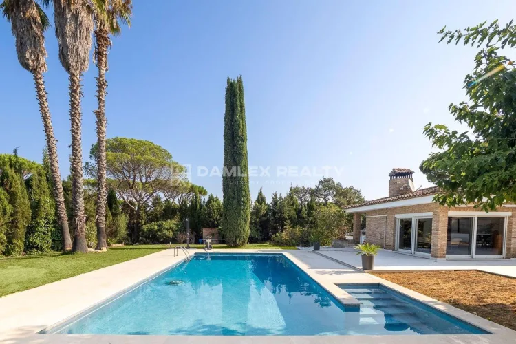 Fully Renovated Luxury Villa with Private Pool in Prestigious Santa Cristina Golf