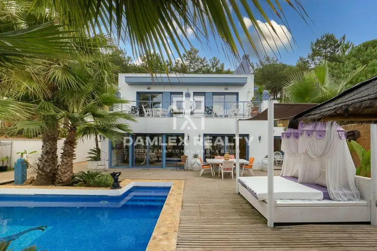 MAGNIFIQUE ET UNIQUE MAISON SITUÉE DANS L