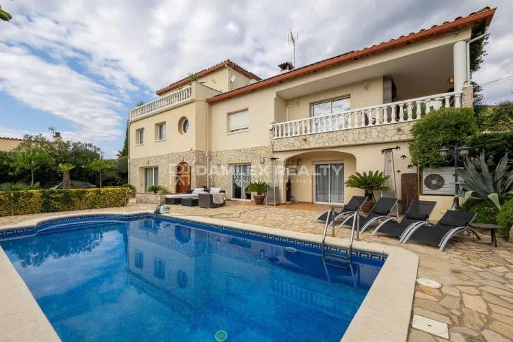 Luxurious family home with sunny garden and high-end comfort