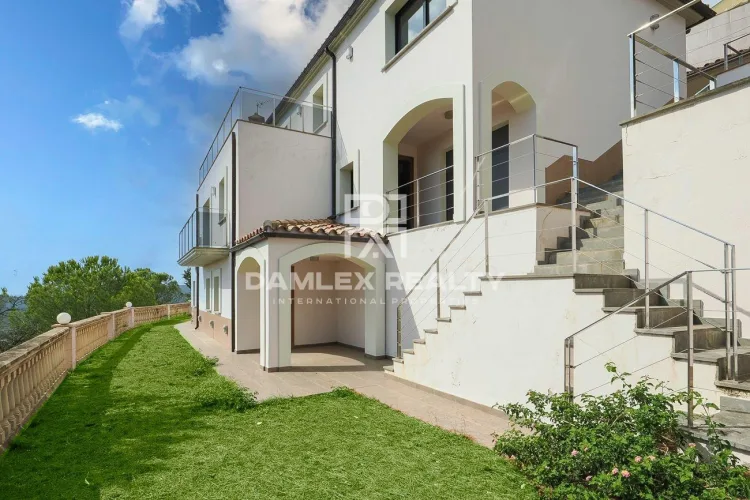 Villa with pool and panoramic sea views in urbanization Can Semi